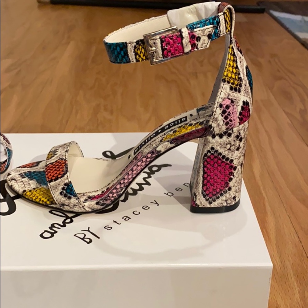 Alice + Olivia Lillian Snake skin embossed sandals - Picture 5 of 9